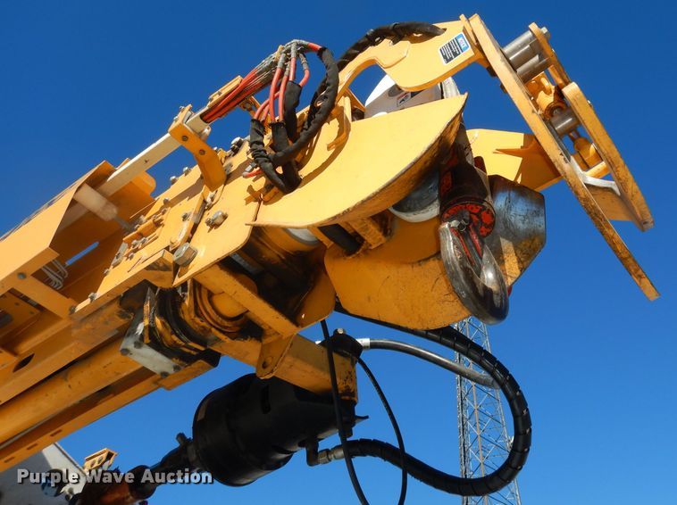 image for item DJ6947 2015 International DuraStar 4400  digger derrick truck