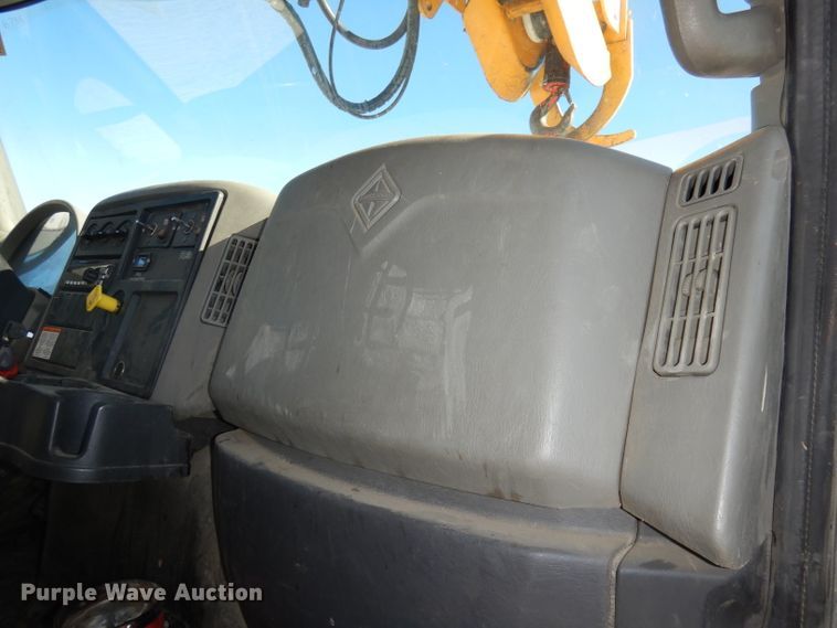 image for item DJ6947 2015 International DuraStar 4400  digger derrick truck