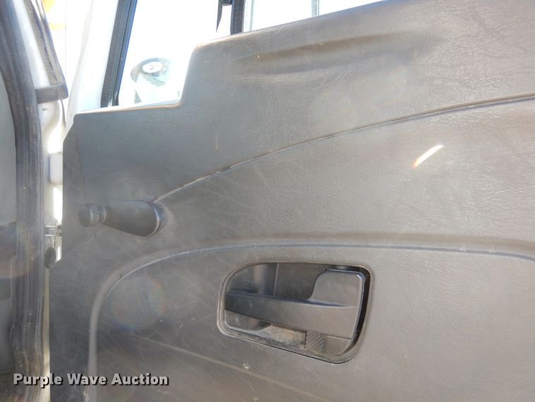 image for item DJ6947 2015 International DuraStar 4400  digger derrick truck