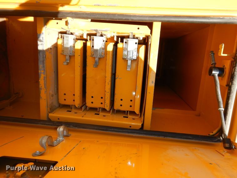 image for item DJ6947 2015 International DuraStar 4400  digger derrick truck