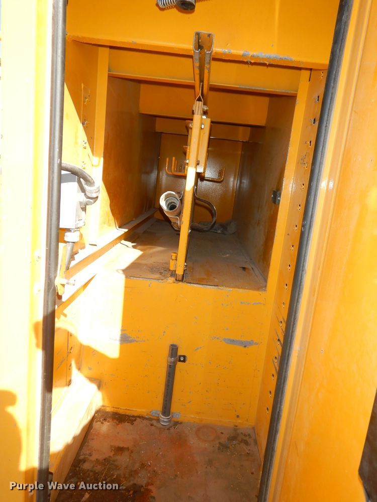 image for item DJ6947 2015 International DuraStar 4400  digger derrick truck