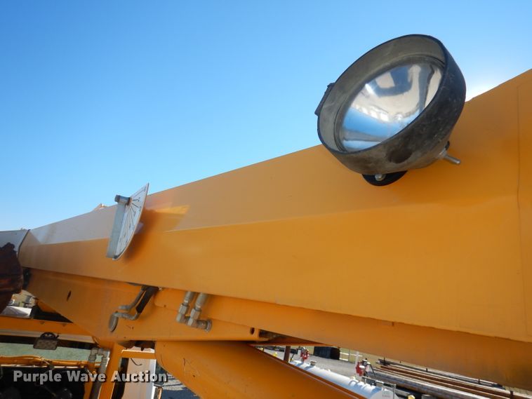 image for item DJ6947 2015 International DuraStar 4400  digger derrick truck