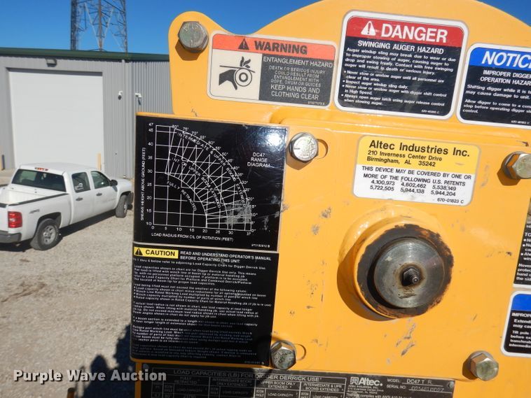 image for item DJ6947 2015 International DuraStar 4400  digger derrick truck