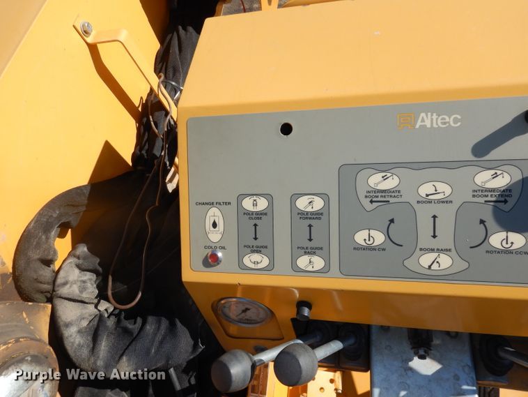 image for item DJ6947 2015 International DuraStar 4400  digger derrick truck