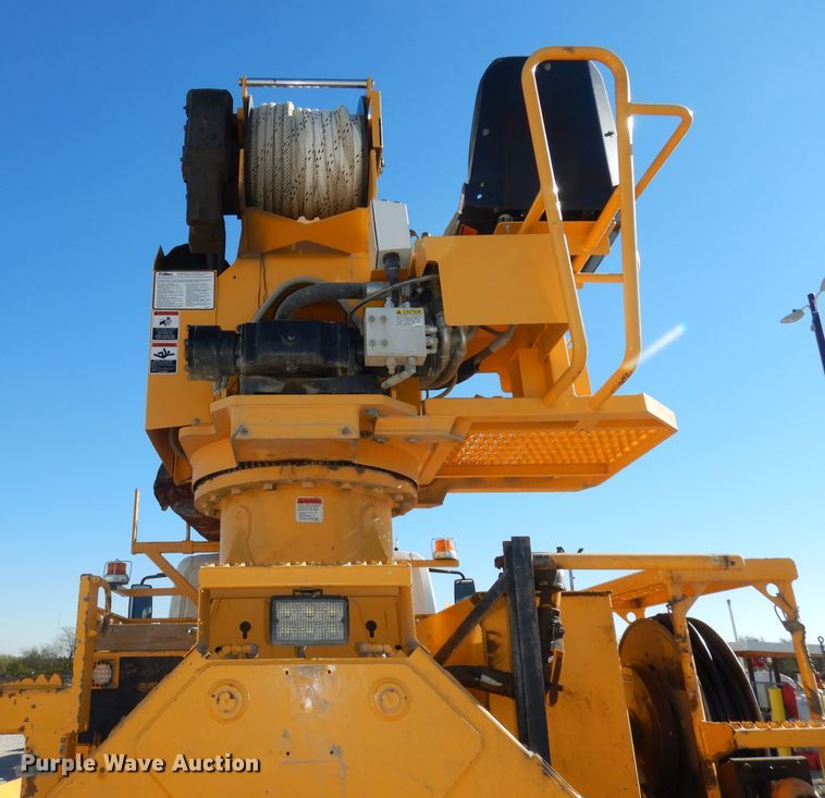 image for item DJ6947 2015 International DuraStar 4400  digger derrick truck