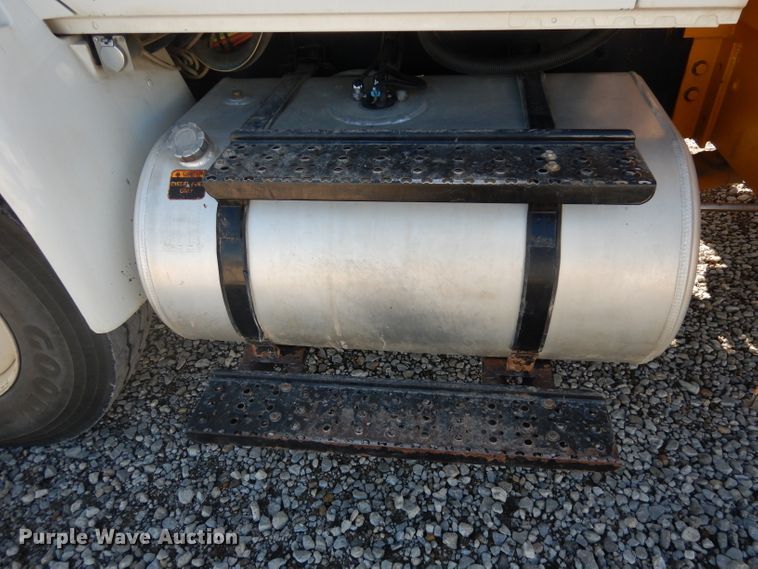 image for item DJ6947 2015 International DuraStar 4400  digger derrick truck