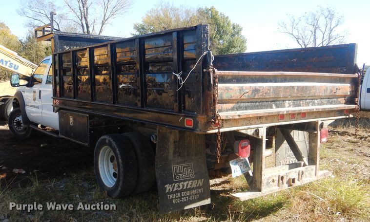 image for item DJ8508 2006 Ford F450 Super Duty  Crew Cab dump flatbed truck
