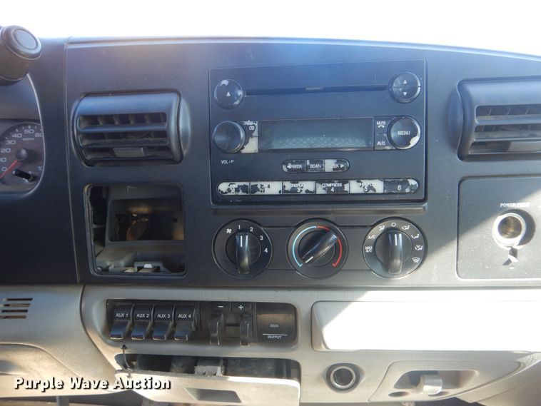 image for item DJ8508 2006 Ford F450 Super Duty  Crew Cab dump flatbed truck