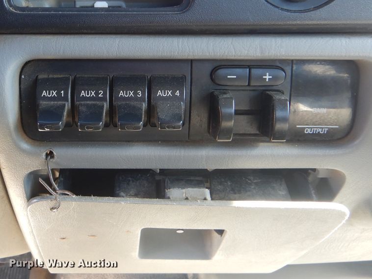 image for item DJ8508 2006 Ford F450 Super Duty  Crew Cab dump flatbed truck