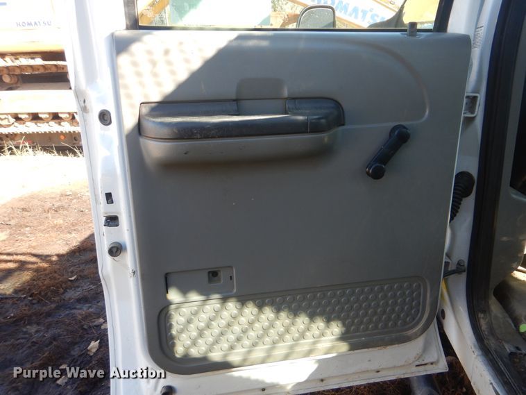 image for item DJ8508 2006 Ford F450 Super Duty  Crew Cab dump flatbed truck