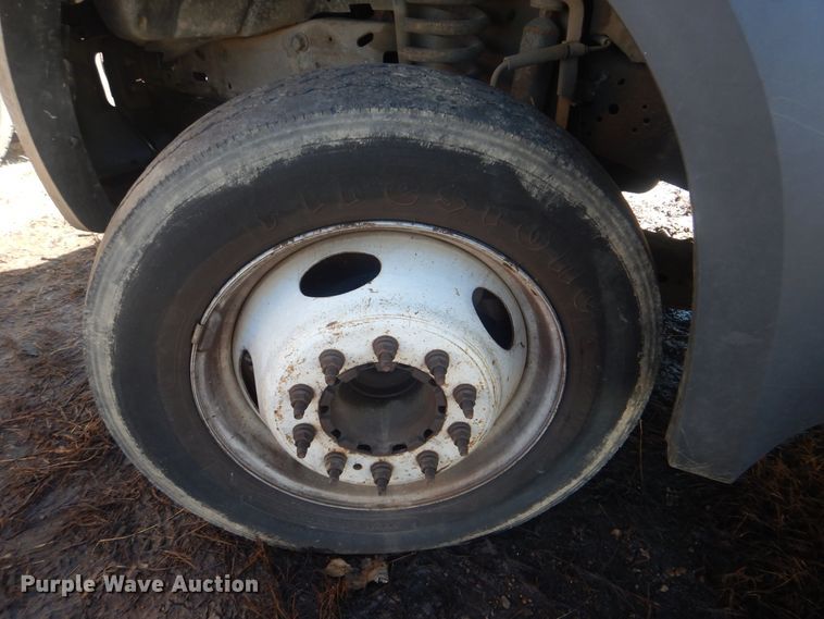 image for item DJ8508 2006 Ford F450 Super Duty  Crew Cab dump flatbed truck