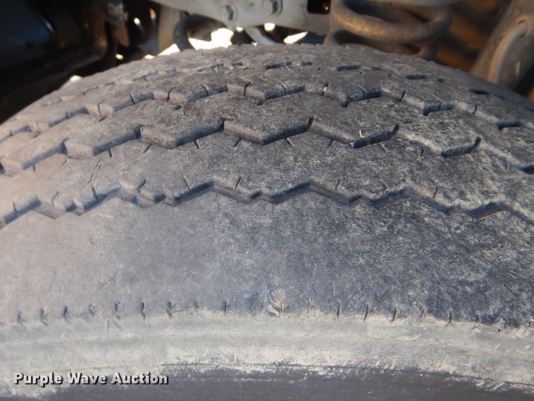 image for item DJ8508 2006 Ford F450 Super Duty  Crew Cab dump flatbed truck