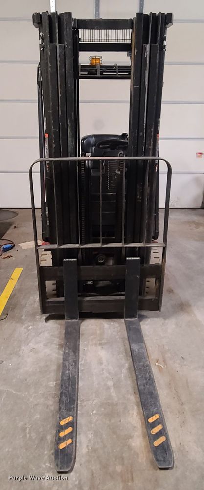 image for item EL9569 Raymond 440C35  forklift