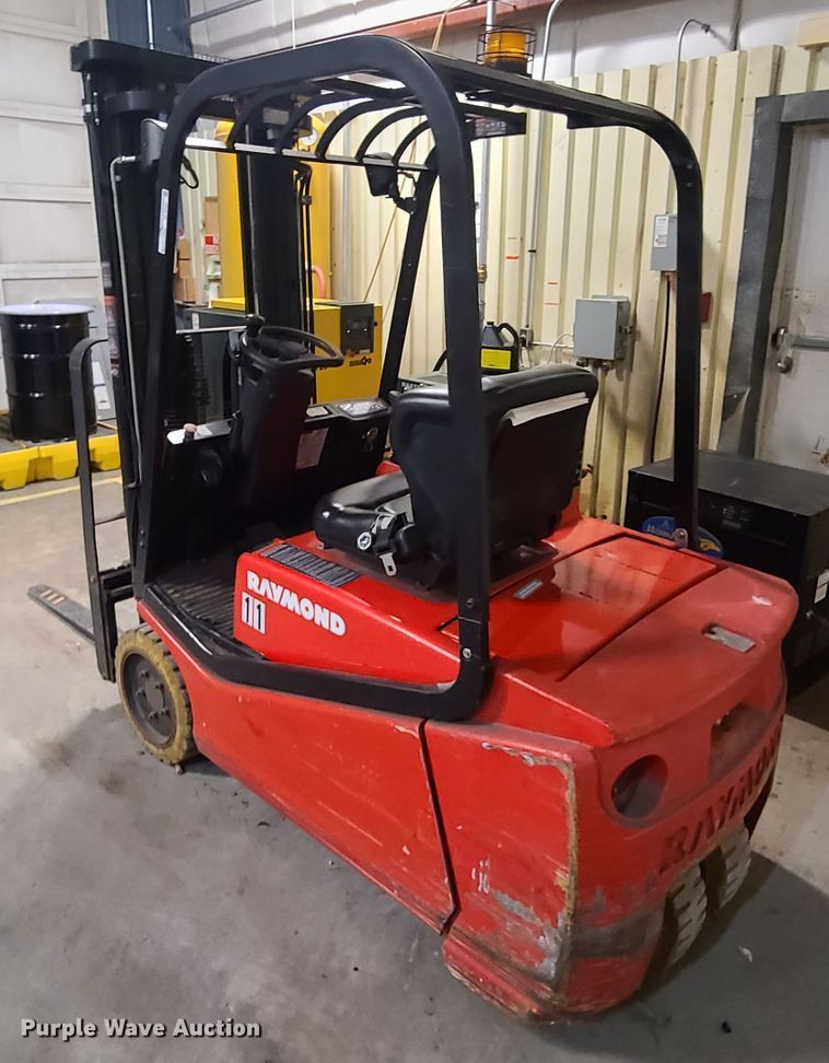 image for item EL9569 Raymond 440C35  forklift