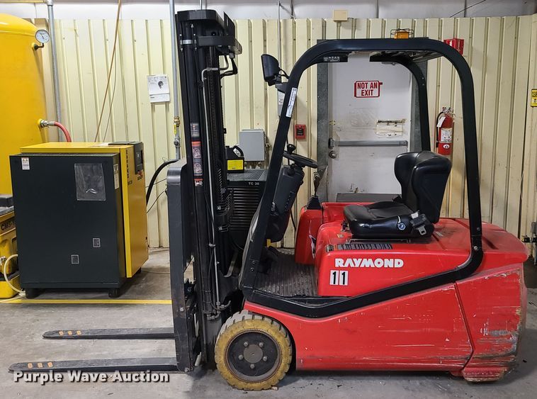 image for item EL9569 Raymond 440C35  forklift