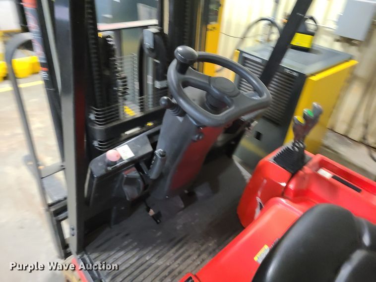image for item EL9569 Raymond 440C35  forklift