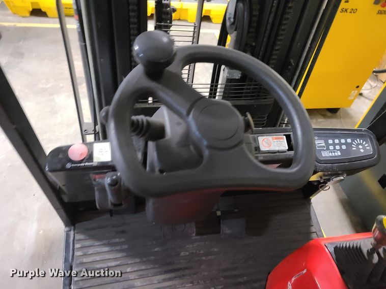 image for item EL9569 Raymond 440C35  forklift