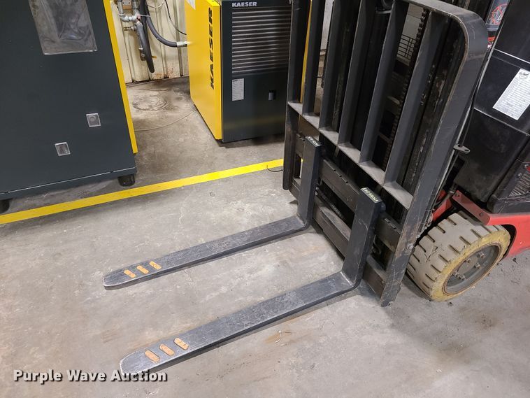 image for item EL9569 Raymond 440C35  forklift