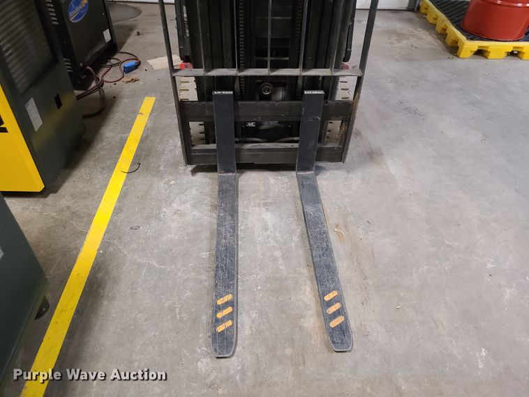 image for item EL9569 Raymond 440C35  forklift