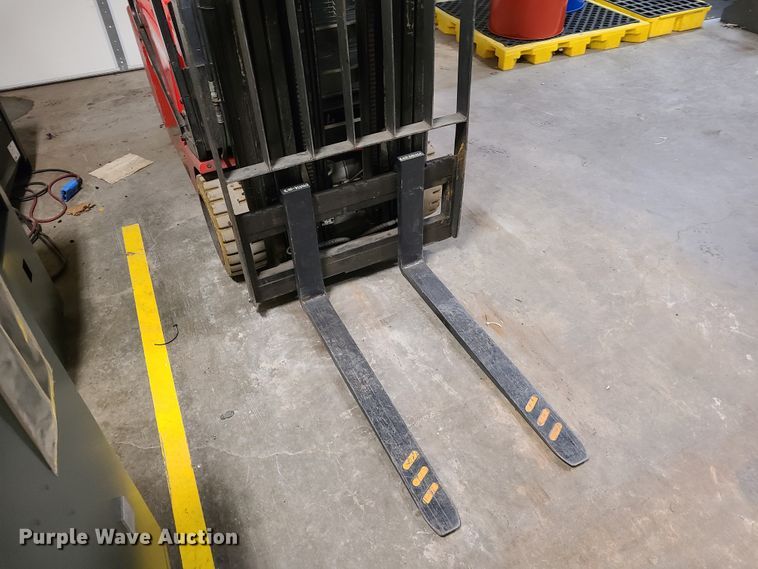 image for item EL9569 Raymond 440C35  forklift