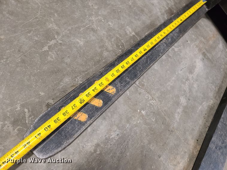 image for item EL9569 Raymond 440C35  forklift