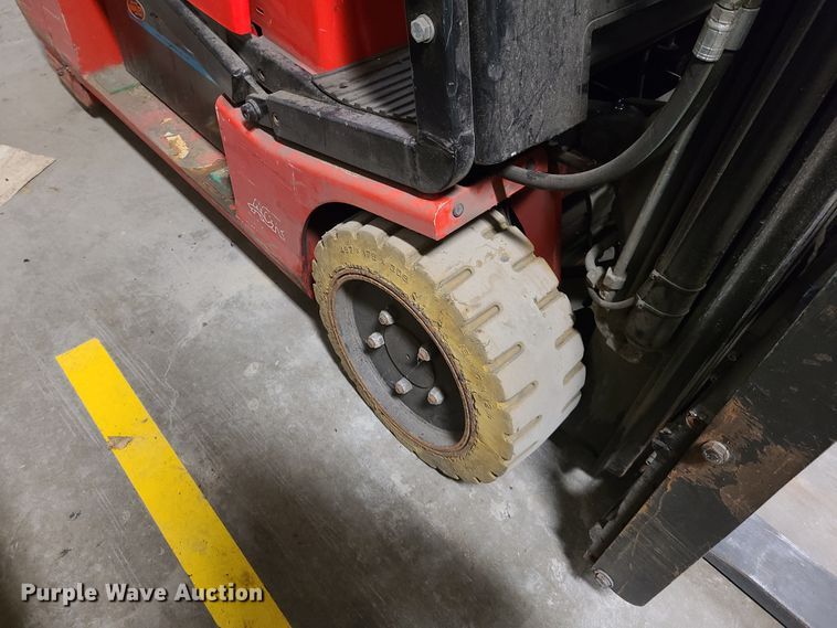 image for item EL9569 Raymond 440C35  forklift