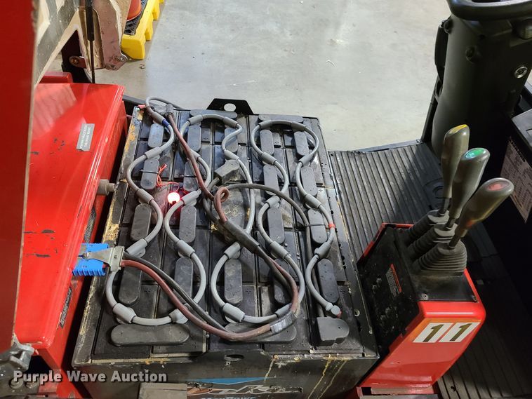 image for item EL9569 Raymond 440C35  forklift