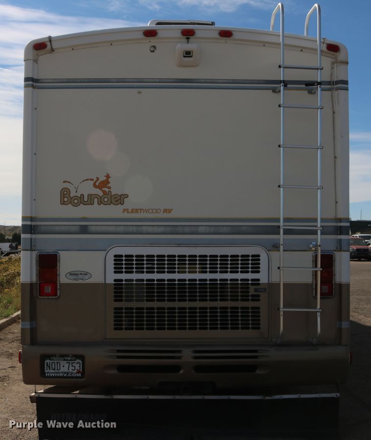 image for item EO9841 2000 Fleetwood Bounder  RV