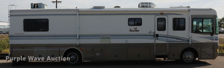 image for item EO9841 2000 Fleetwood Bounder  RV