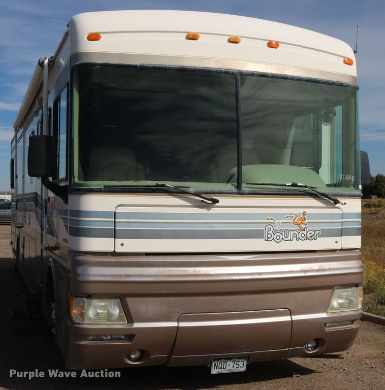 image for item EO9841 2000 Fleetwood Bounder  RV