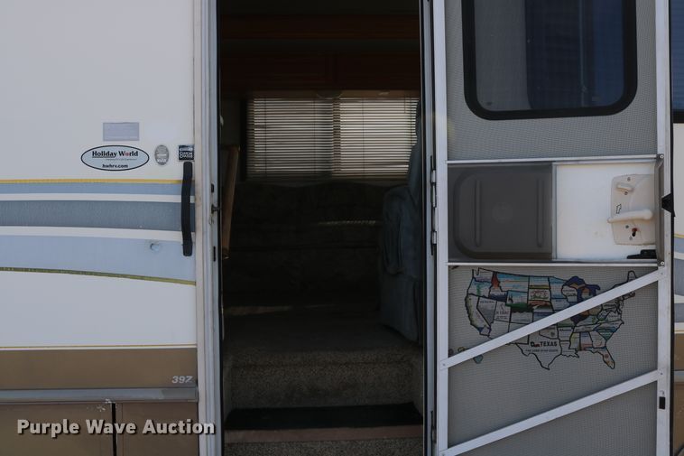 image for item EO9841 2000 Fleetwood Bounder  RV