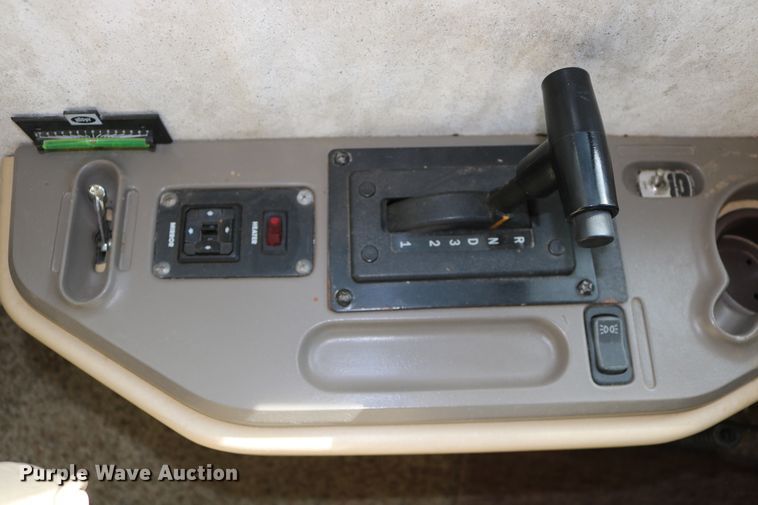 image for item EO9841 2000 Fleetwood Bounder  RV