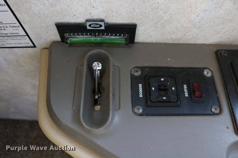 image for item EO9841 2000 Fleetwood Bounder  RV