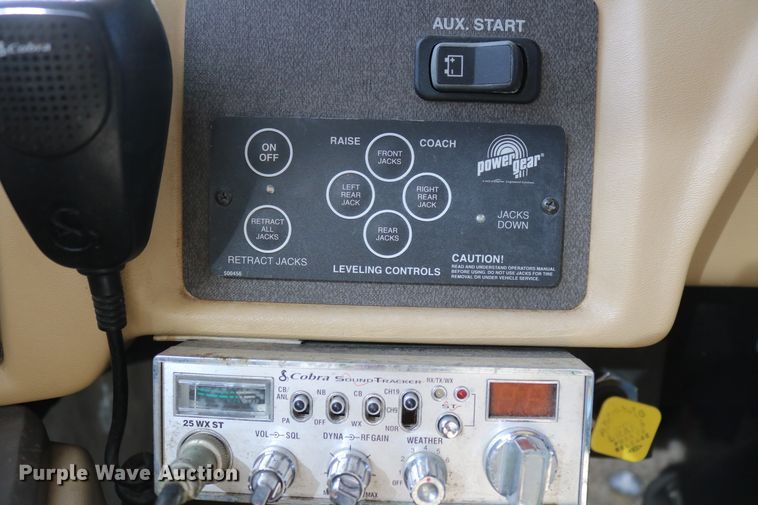 image for item EO9841 2000 Fleetwood Bounder  RV