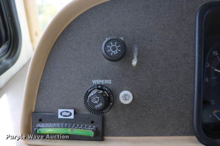 image for item EO9841 2000 Fleetwood Bounder  RV