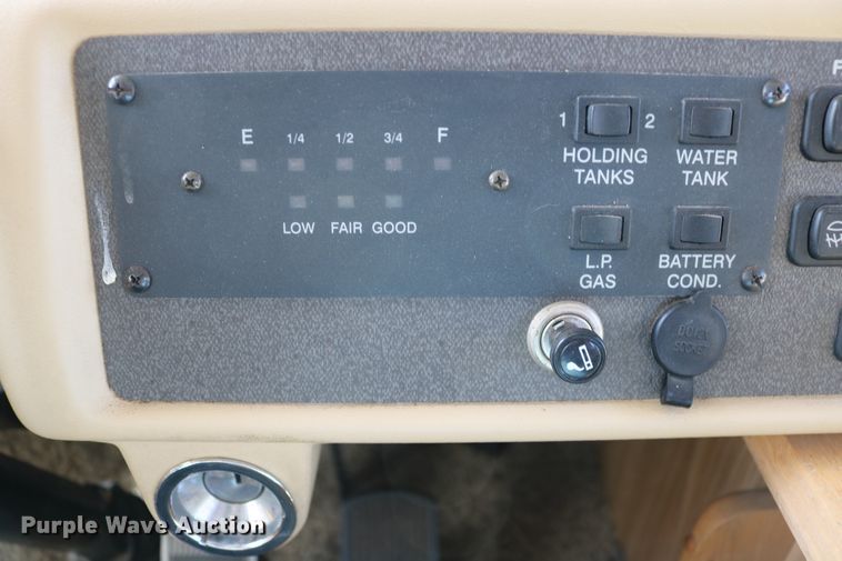 image for item EO9841 2000 Fleetwood Bounder  RV