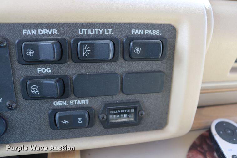 image for item EO9841 2000 Fleetwood Bounder  RV