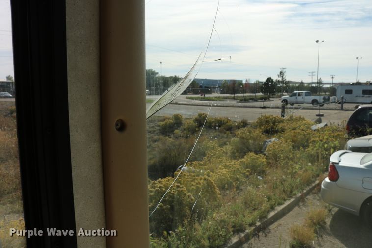 image for item EO9841 2000 Fleetwood Bounder  RV