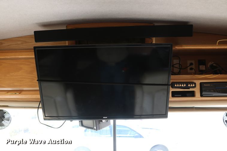 image for item EO9841 2000 Fleetwood Bounder  RV