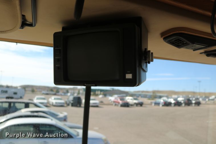 image for item EO9841 2000 Fleetwood Bounder  RV