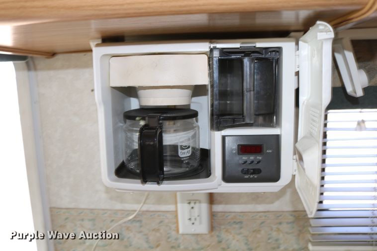 image for item EO9841 2000 Fleetwood Bounder  RV