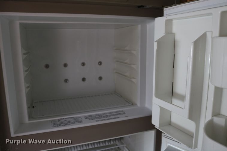 image for item EO9841 2000 Fleetwood Bounder  RV