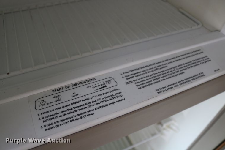 image for item EO9841 2000 Fleetwood Bounder  RV