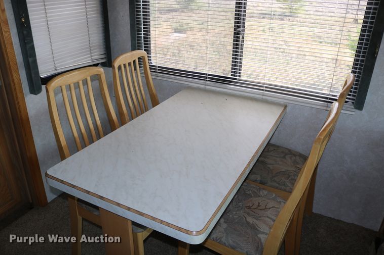 image for item EO9841 2000 Fleetwood Bounder  RV