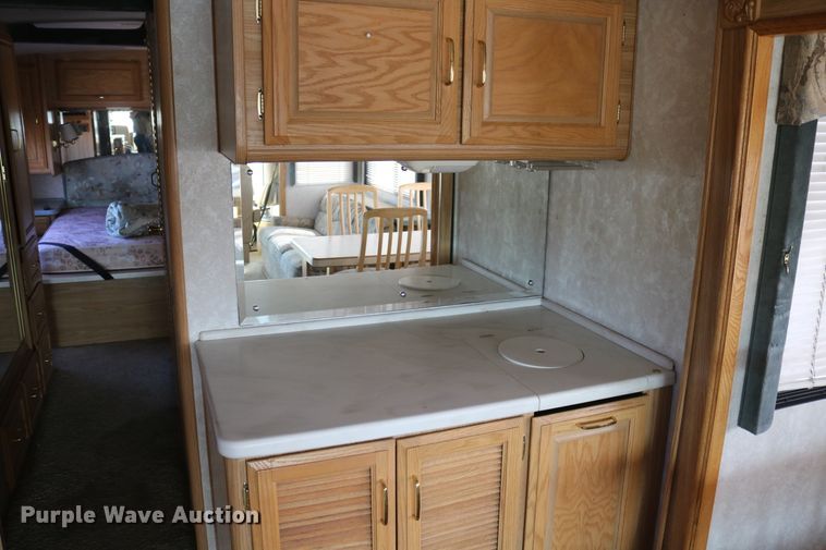 image for item EO9841 2000 Fleetwood Bounder  RV