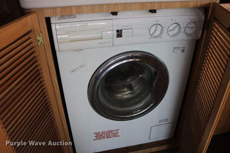 image for item EO9841 2000 Fleetwood Bounder  RV