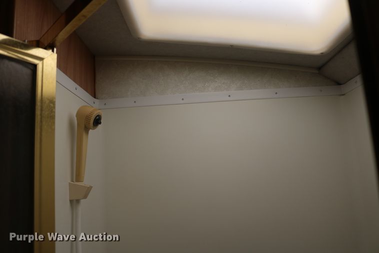 image for item EO9841 2000 Fleetwood Bounder  RV