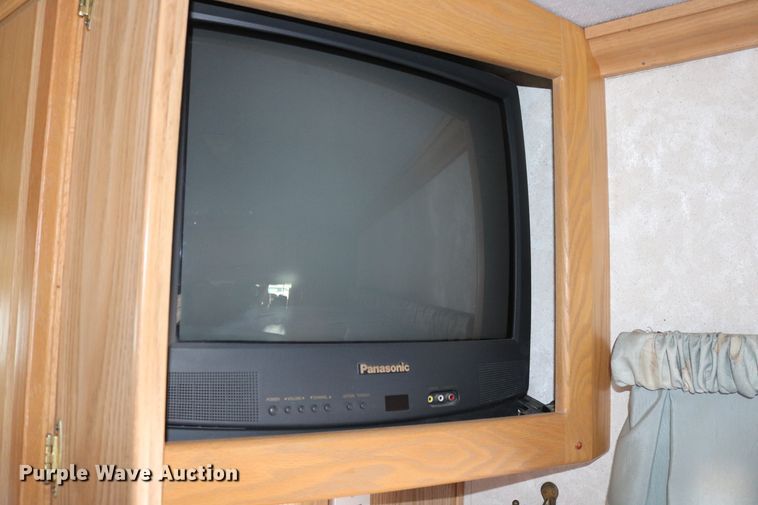 image for item EO9841 2000 Fleetwood Bounder  RV