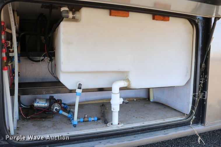 image for item EO9841 2000 Fleetwood Bounder  RV