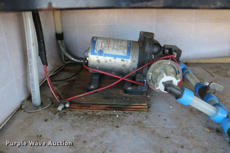 image for item EO9841 2000 Fleetwood Bounder  RV